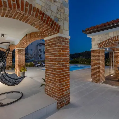 Villa Lovely Batana In *