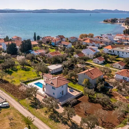 Lovely Batana In Villa Sukošan