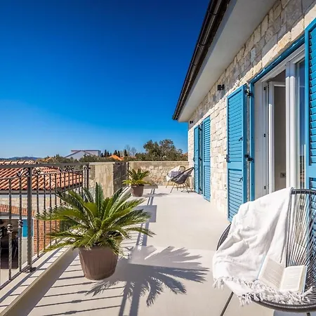 Lovely Batana In Villa *